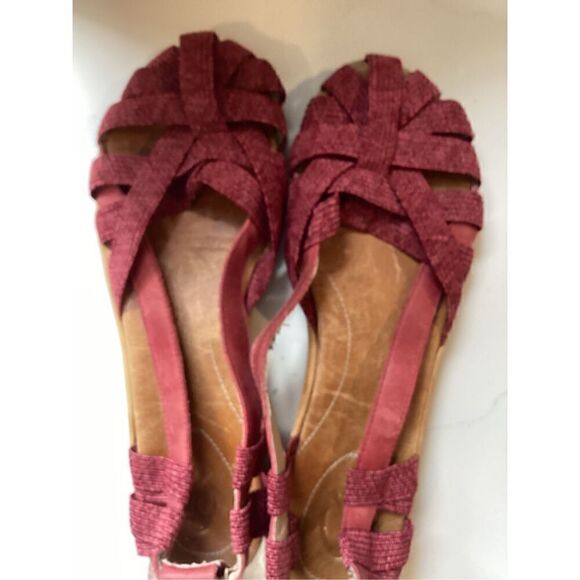 Olukai Slip On Sandals Sz 9 Leather Elastic Red Vacation - Picture 3 of 8